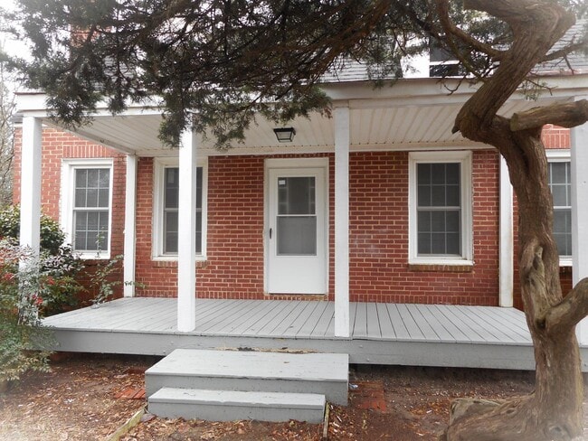 property at 911 Shady Oak Ln