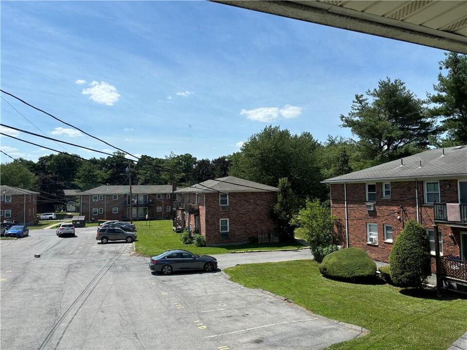 1668 US-9 in Wappingers Falls, NY - Building Photo