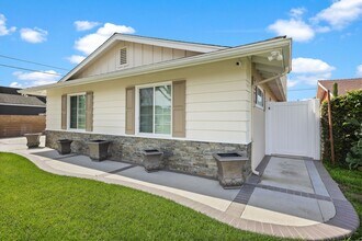 17637 Locust St in Fountain Valley, CA - Building Photo - Building Photo