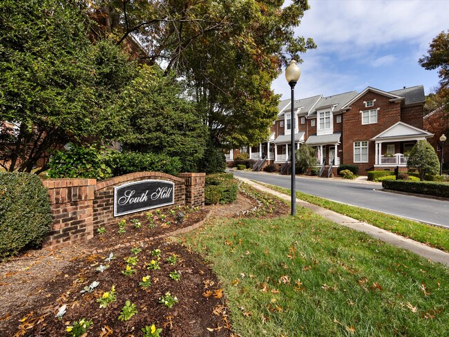 4936 S Hill View Dr in Charlotte, NC - Building Photo - Building Photo