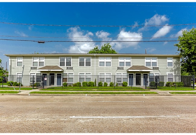 3803 Hardy St in Houston, TX - Foto de edificio - Building Photo