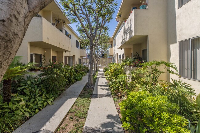 12536 Pacific Ave in Los Angeles, CA - Building Photo - Building Photo
