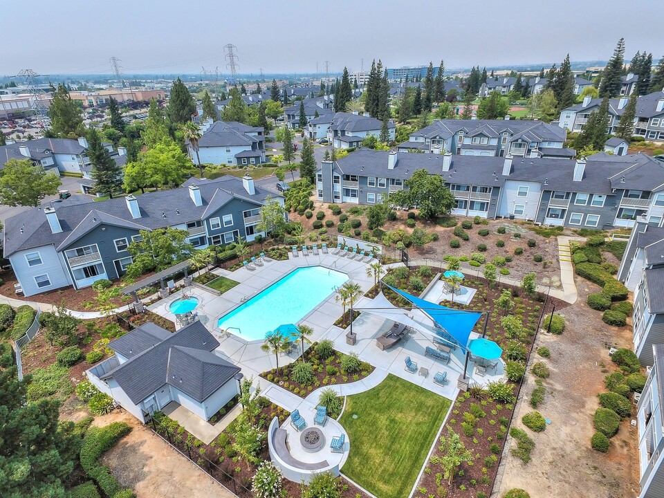 Rosemeade at Olympus Pointe in Roseville, CA - Building Photo