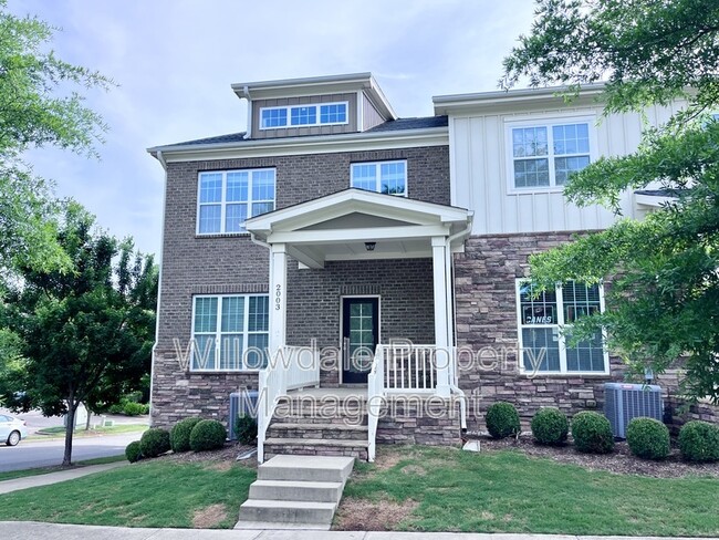 property at 2003 Hayes Ln