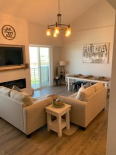 530 Miller Dr in Grand Haven, MI - Building Photo
