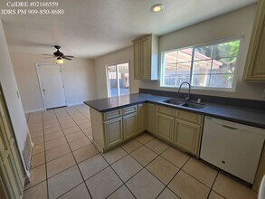 969 S Sage Ave in Rialto, CA - Foto de edificio - Building Photo