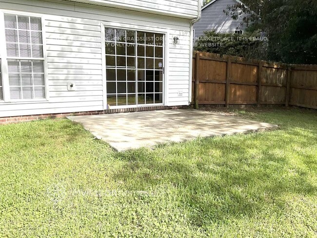 5808 Thistlerock Ln in Durham, NC - Foto de edificio - Building Photo