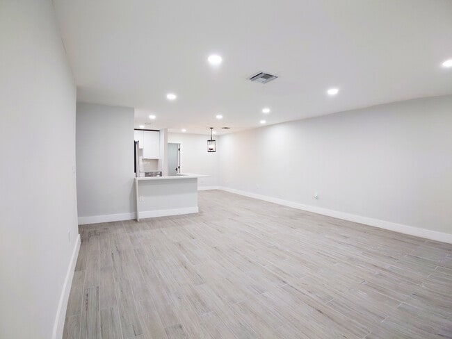 141 NE 183rd Ter, Unit 141 A in Miami, FL - Building Photo - Building Photo