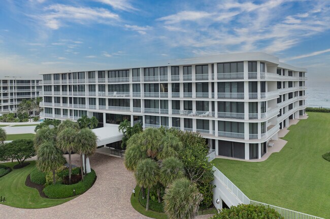 2000 Building South in Palm Beach, FL - Building Photo - Building Photo