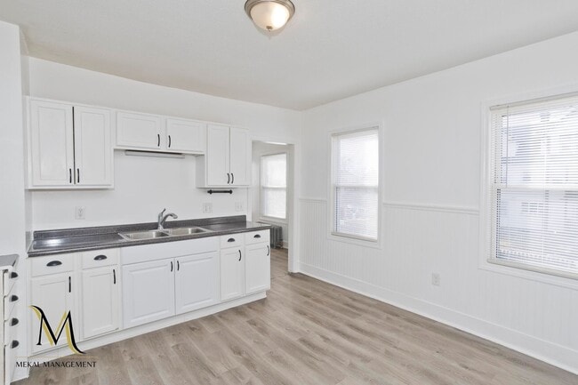 98-100-100 Prospect St