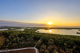 13935 Old Coast Rd in Naples, FL - Foto de edificio - Building Photo