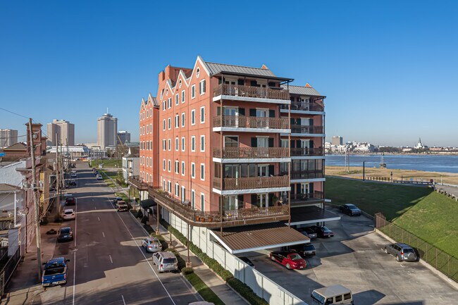 Algiers Point Condominiums in New Orleans, LA - Foto de edificio - Building Photo