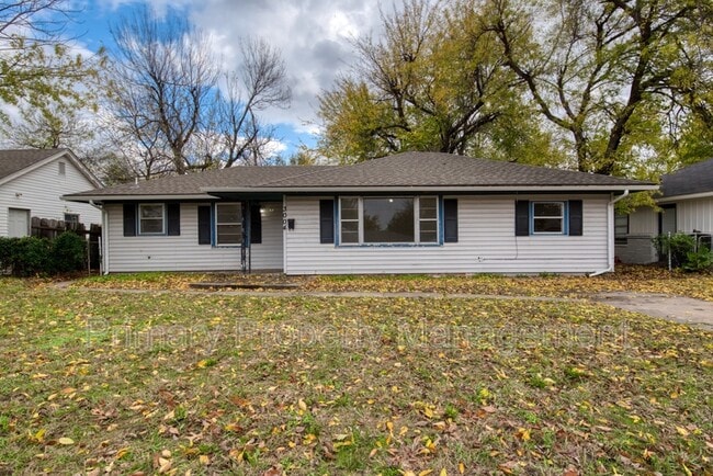 property at 3004 Somerset Pl