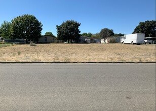 2360 Hood Ave in Richland, WA - Foto de edificio - Building Photo