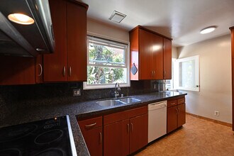 11063 Ohio Ave, Unit 11063 in Los Angeles, CA - Building Photo - Building Photo