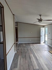 100 Forest Manor Dr photo'