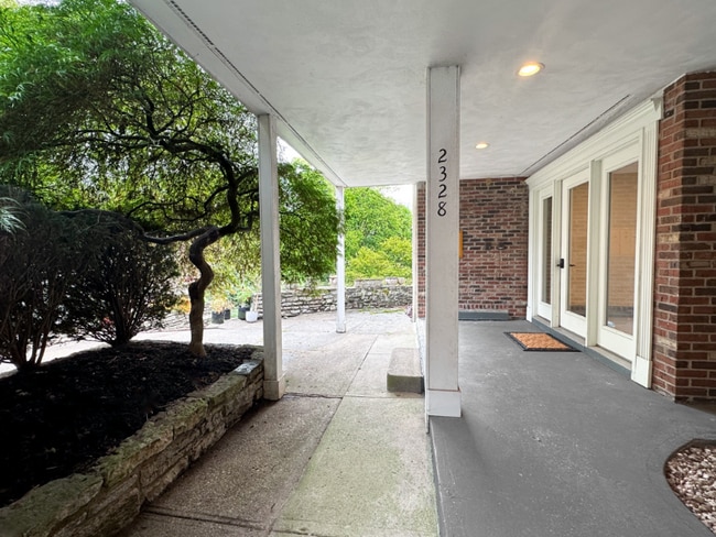 2326 Upland Pl in Cincinnati, OH - Building Photo - Building Photo