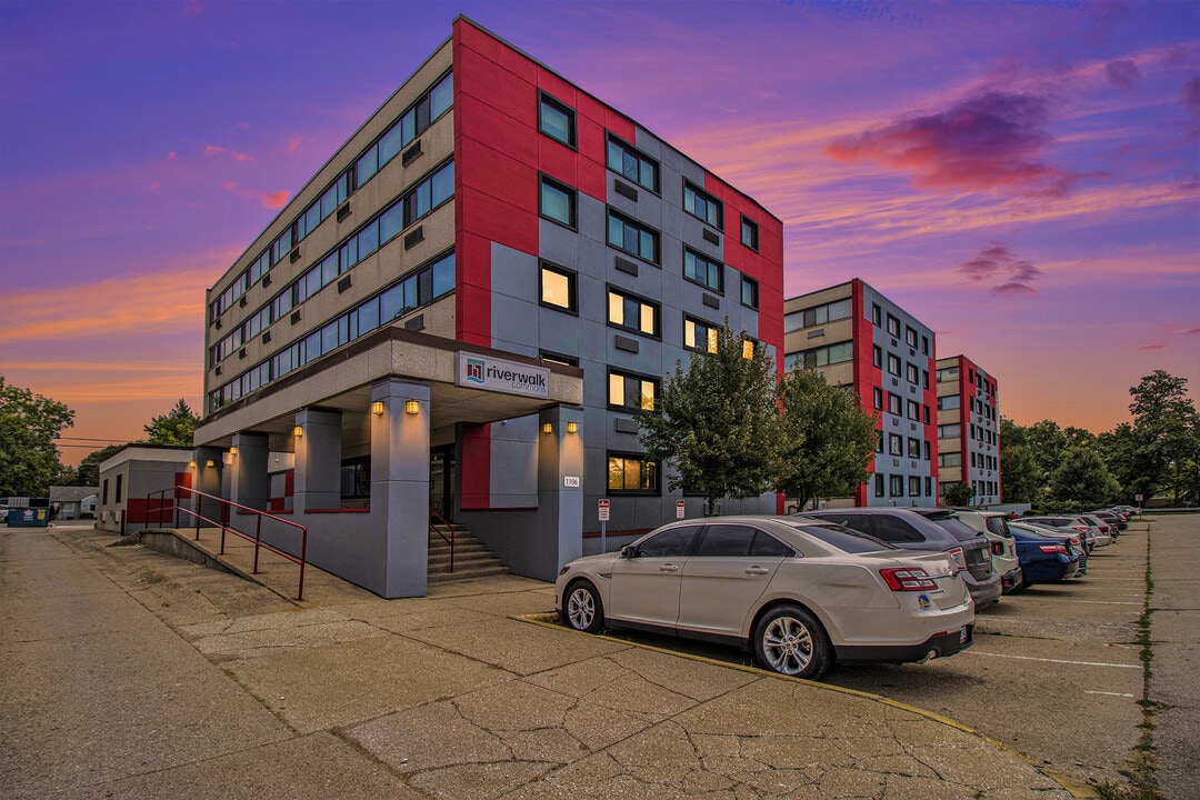 Riverwalk Commons- Student Housing in South Bend, IN - Building Photo