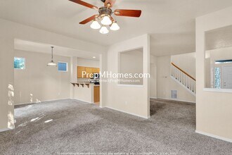 1762 SE Gerhard Dr in Hillsboro, OR - Foto de edificio - Building Photo