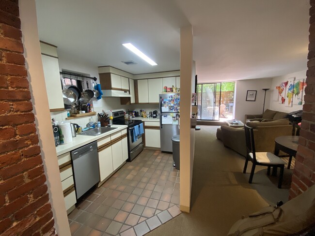 84 Gainsborough St, Unit 303E in Boston, MA - Building Photo - Building Photo