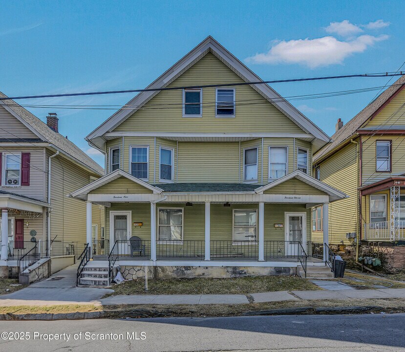 1411 Academy St in Scranton, PA - Building Photo
