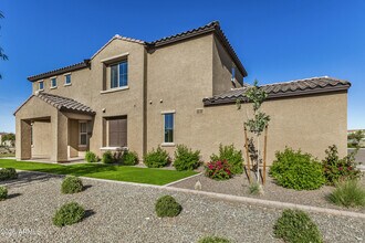 2042 W Lariat Ln in Phoenix, AZ - Building Photo - Building Photo