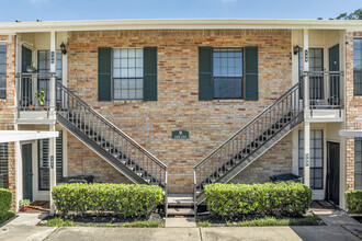 Hampton Oaks in Houston, TX - Building Photo - Building Photo