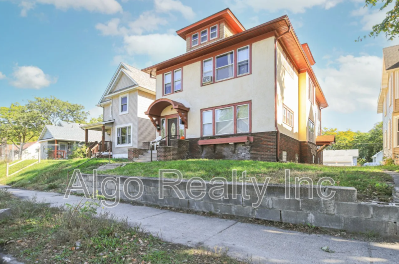 2646 Dupont Ave N in Minneapolis, MN - Foto de edificio