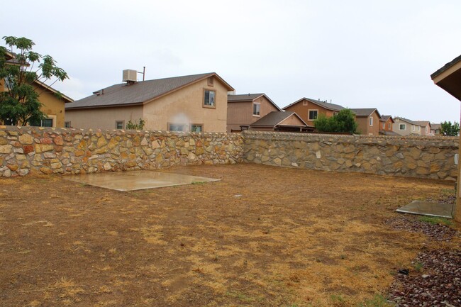 7013 Falling Leaf Cir in El Paso, TX - Building Photo - Building Photo
