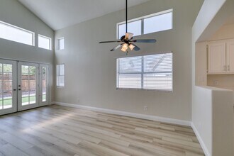 70 Magical Mystery Ln in Henderson, NV - Building Photo - Building Photo