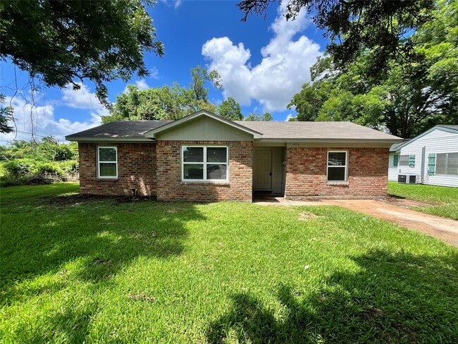 property at 1001 Mac Dr
