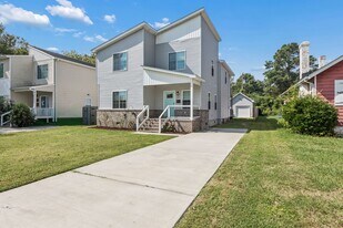 317 Cottonwood Ave in Hampton, VA - Building Photo