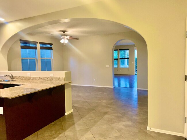 1053 W Caroline Ln in Tempe, AZ - Foto de edificio - Building Photo