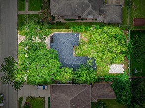 4626 Holly St in Bellaire, TX - Building Photo - Building Photo