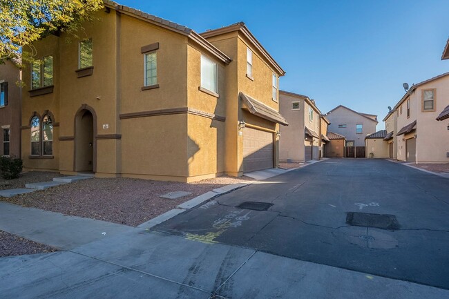 1423 S Moccasin Trail in Gilbert, AZ - Building Photo - Building Photo