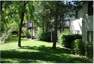 Rockcliffe Apartments in Spokane, WA - Foto de edificio - Building Photo