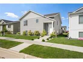 6037 Sandstone St NW in Rochester, MN - Building Photo