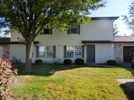 517 Wood Thrush St in Troy, IL - Building Photo