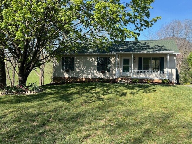5908 W Donnagail Dr in Penn Laird, VA - Building Photo - Building Photo