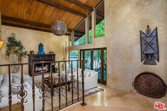 4557 Saltillo St in Los Angeles, CA - Building Photo - Building Photo