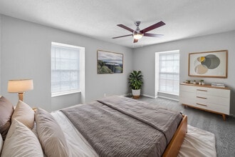 Georgetown Apartments in Merriam, KS - Foto de edificio - Building Photo