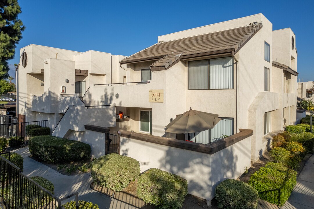 Whispering Winds Apartments in Ontario, CA - Foto de edificio