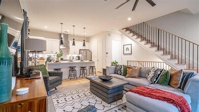 694 W Main St in Arlington, TX - Building Photo - Building Photo