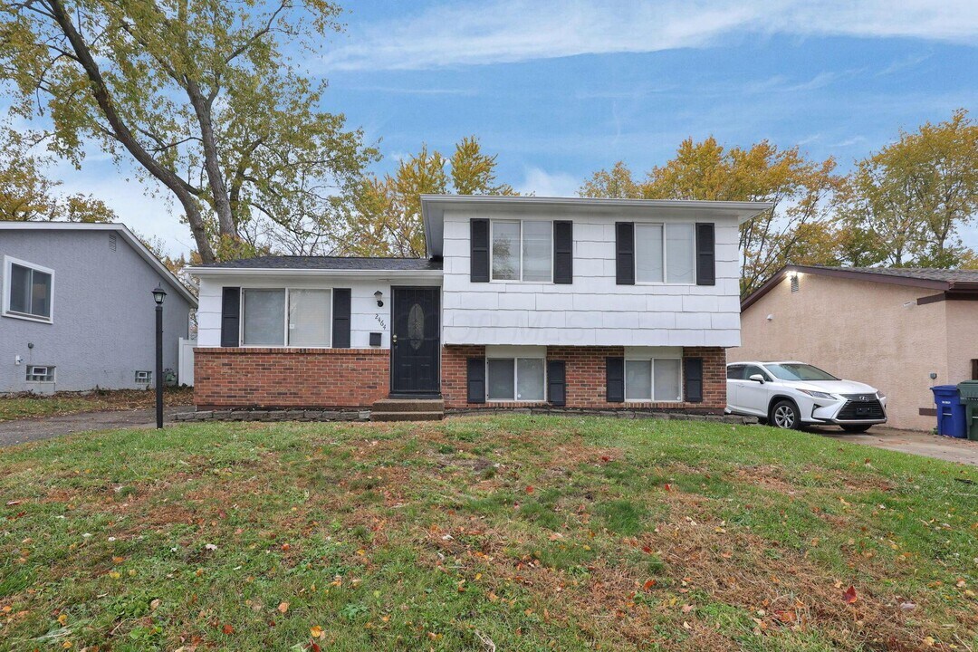 2464 Queenswood Dr in Columbus, OH - Building Photo