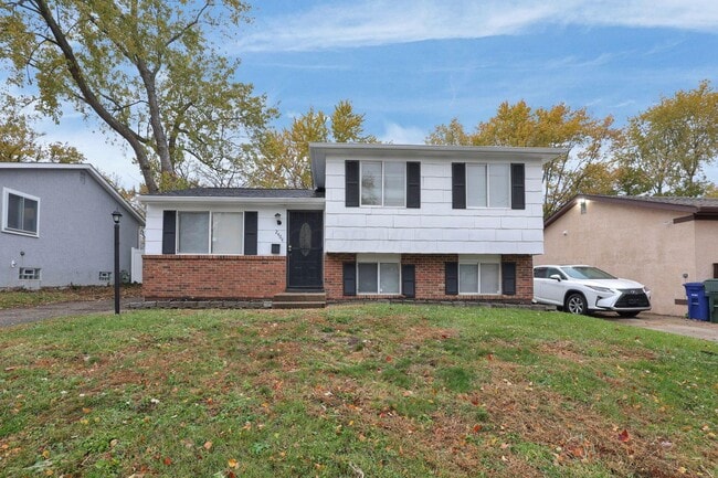 property at 2464 Queenswood Dr