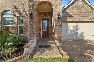 348 Prairie Ridge Ln in Lewisville, TX - Building Photo - Building Photo