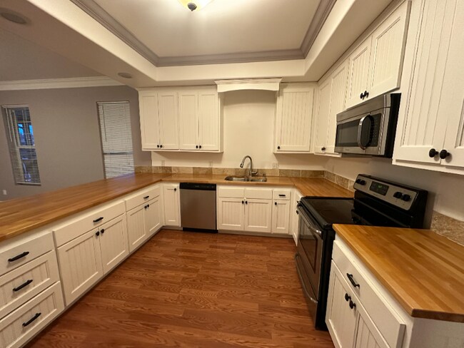 403 Abby Rd, Unit B in Raymond, WA - Building Photo - Building Photo