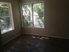 1104 N LBJ Dr in San Marcos, TX - Building Photo - Building Photo