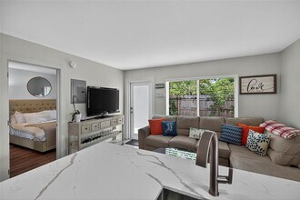 1215 NE 17th Ave in Fort Lauderdale, FL - Building Photo - Building Photo