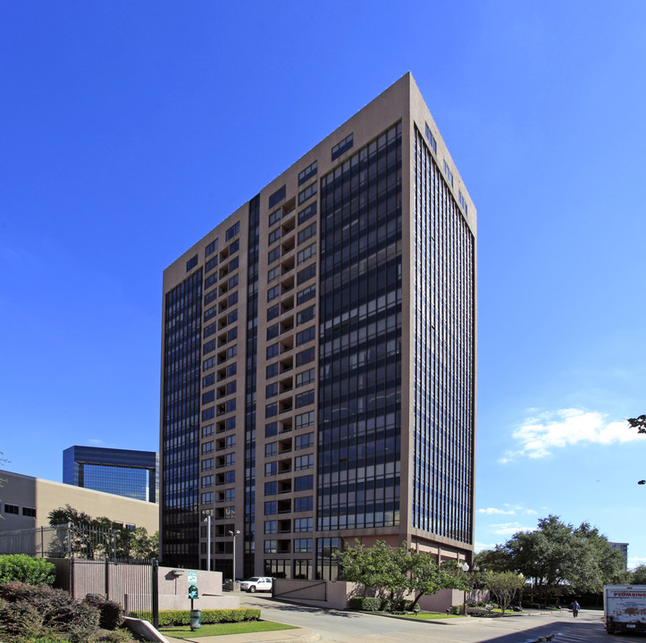 Oxford Condominium in Houston, TX - Building Photo